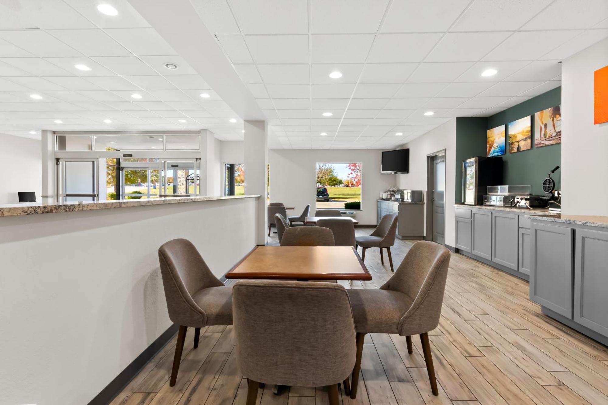 אלק סיטי Comfort Inn & Suites מראה חיצוני תמונה