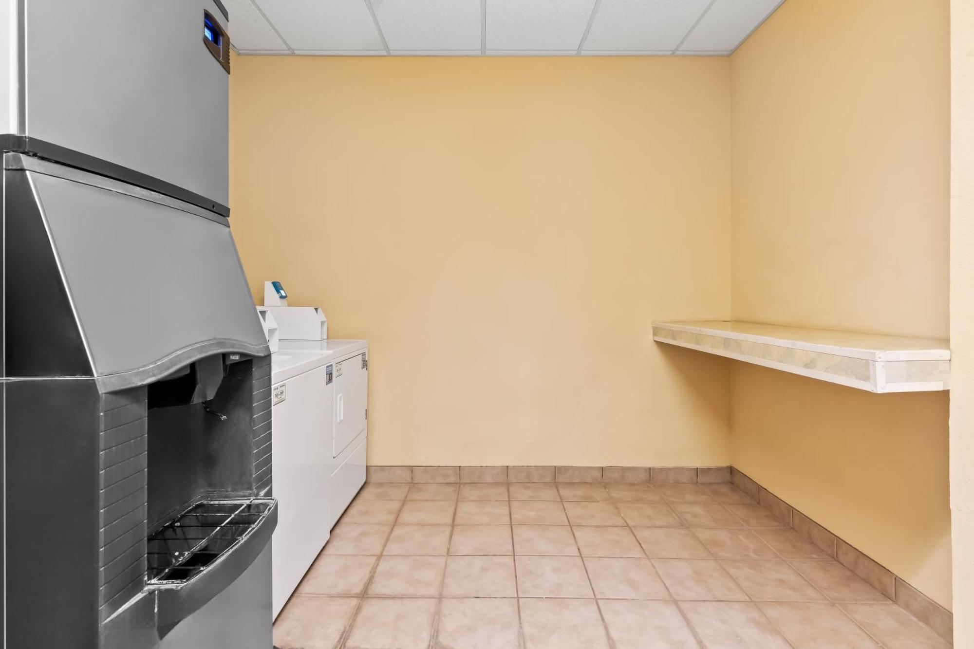 אלק סיטי Comfort Inn & Suites מראה חיצוני תמונה
